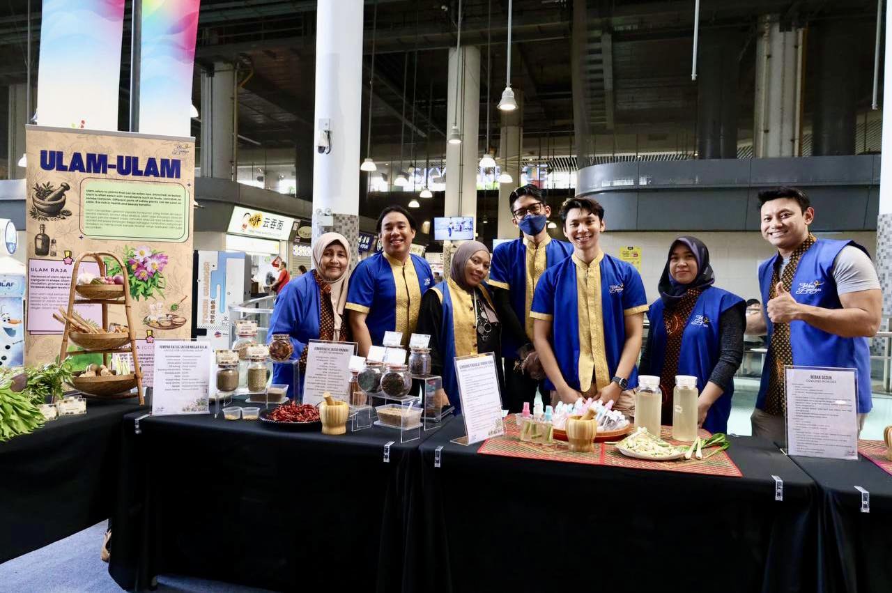 Community members celebrating Malay heritage through language and wellness