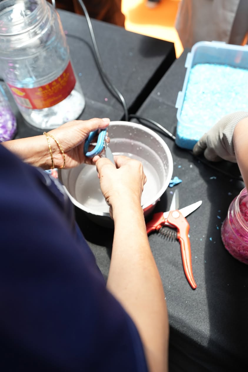 A scene showing innovative ways to reduce waste at point-of-purchase