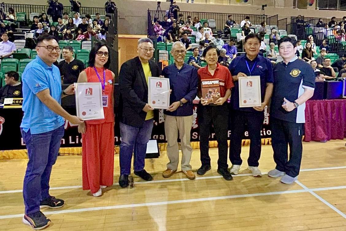 Spectacular Luminous Dragon Dance performance