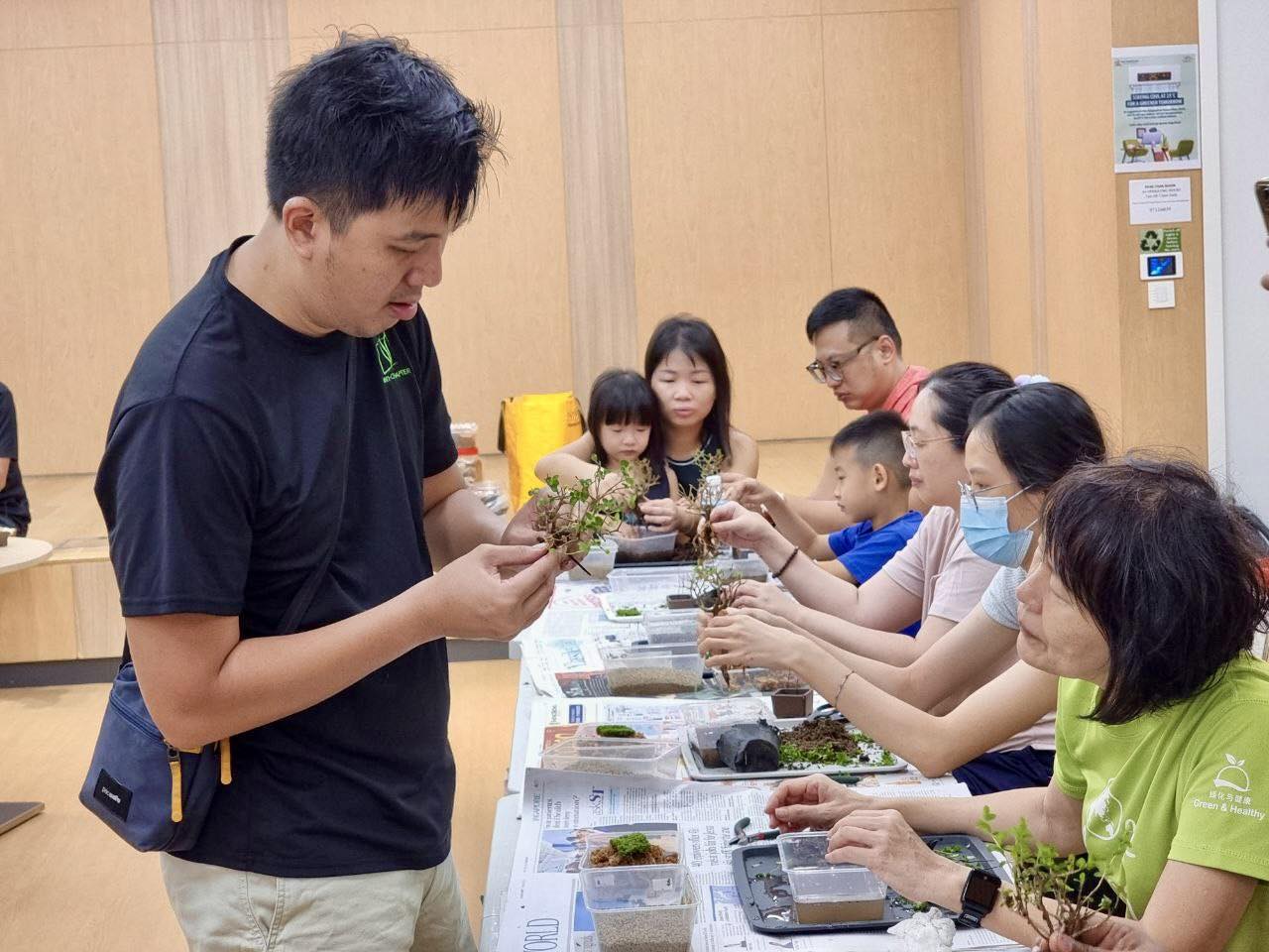 Attendees styling their Mame Bonsai creations