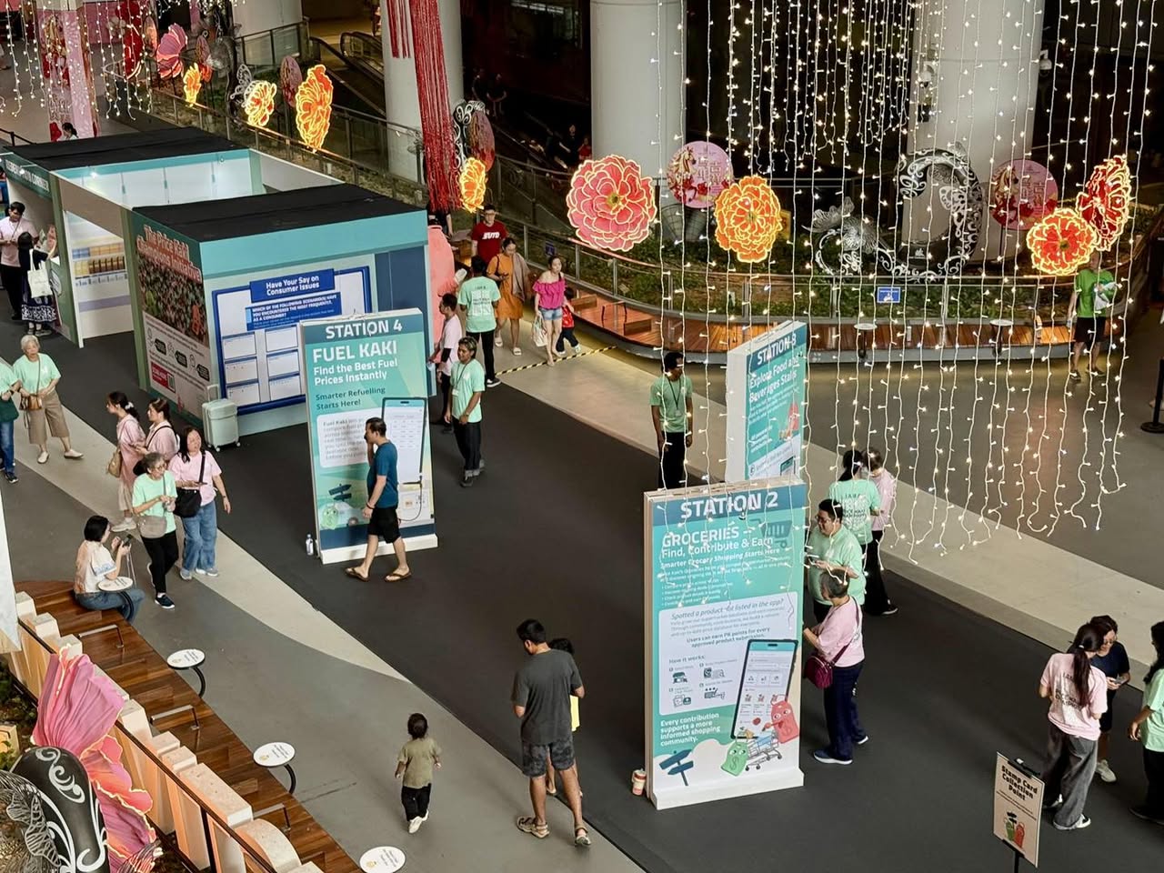 Community members using the Price Kaki app