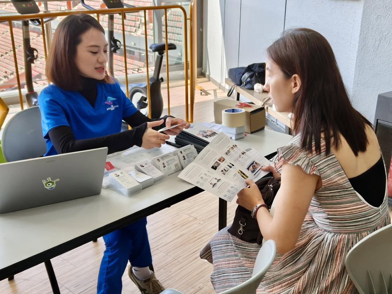 A group photo of the organizers and volunteers at the roadshow