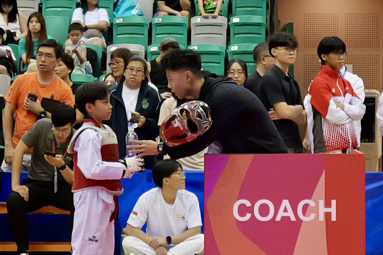 Group photo of participants and officials at the Taekwondo Championships