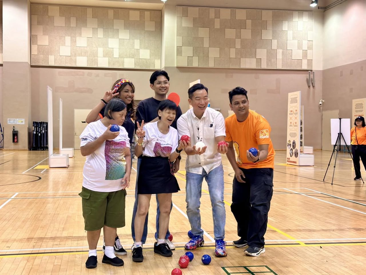 Group of participants and organizers posing together at the SUN-DAC iBoccia event