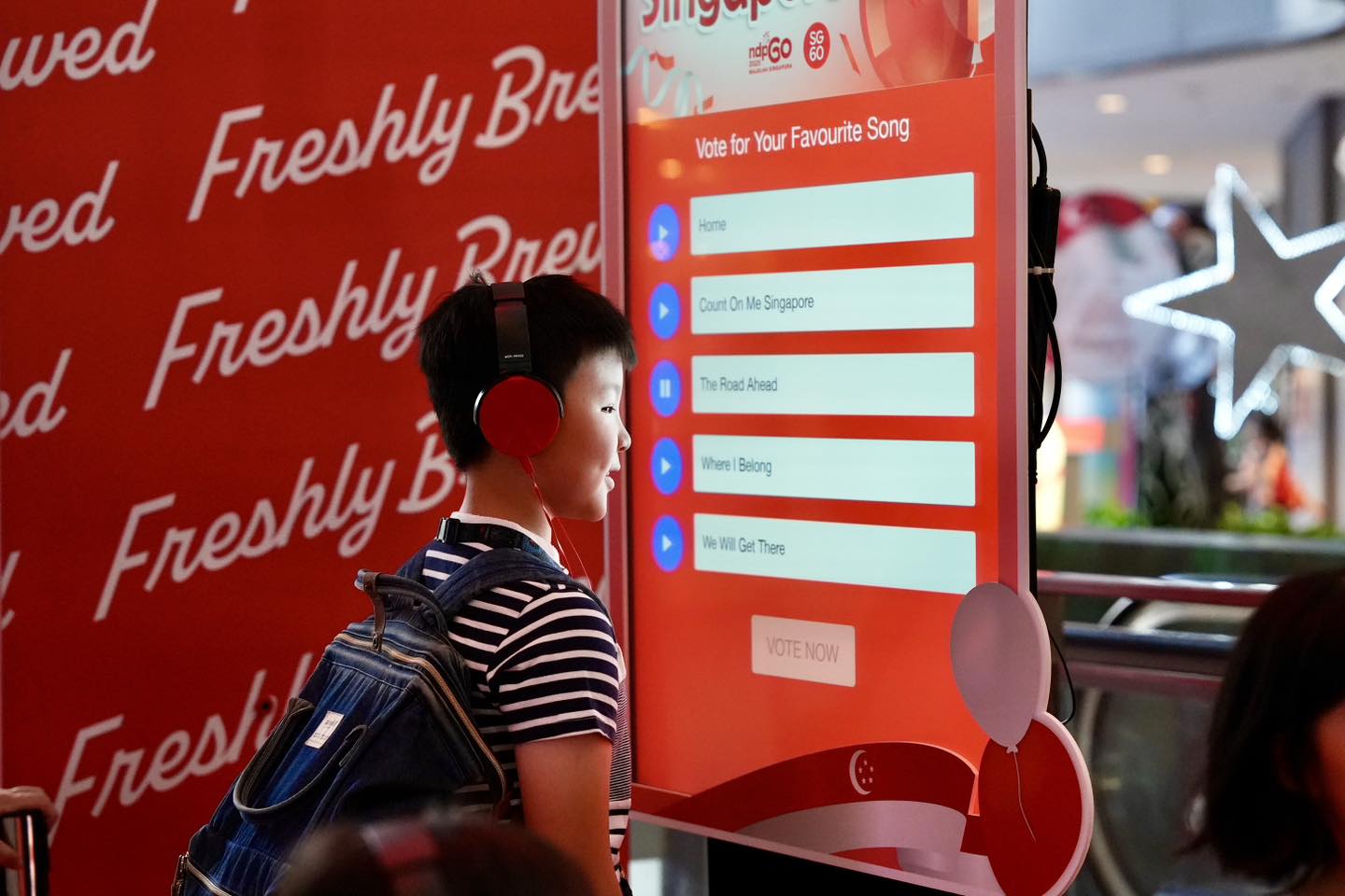 Visual celebrating Singapore's National Day and its iconic songs.